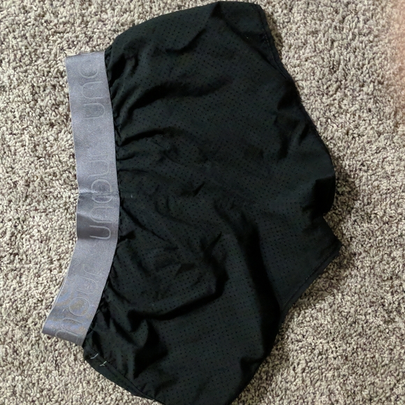 Under armour heat gear mesh run shorts - Picture 3 of 4